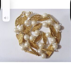 Vintage Gold tone and faux Pearl Women's Necklace 1992 Avon 24inch